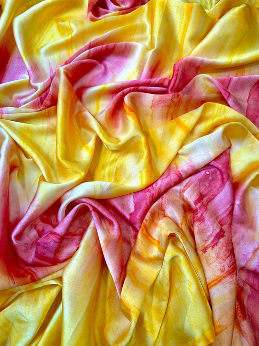 ABY: Satin imprimé "étreinte minérale" rose & jaune