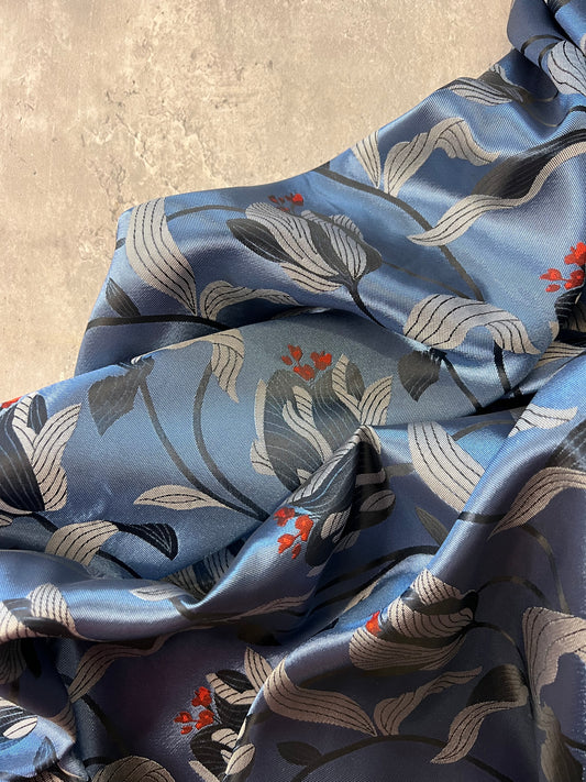 GIGLIO: Jacquard brillant bleu fleuris petite touche orangé