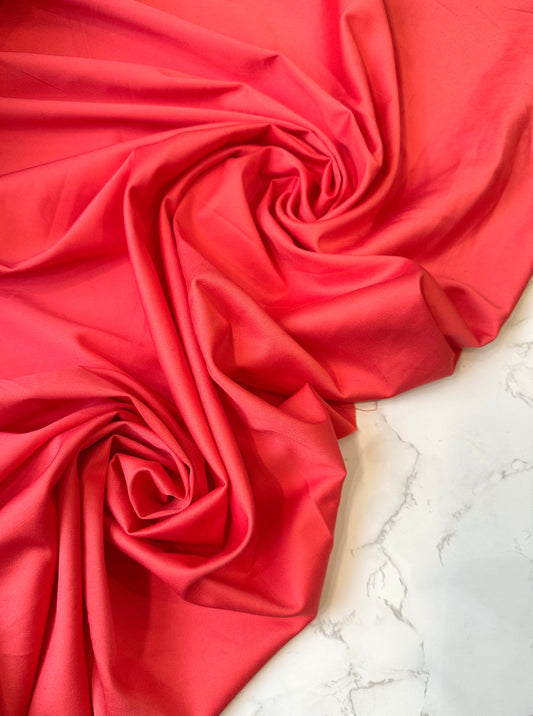 JOSE: Gabardine de coton satiné strech rouge corail