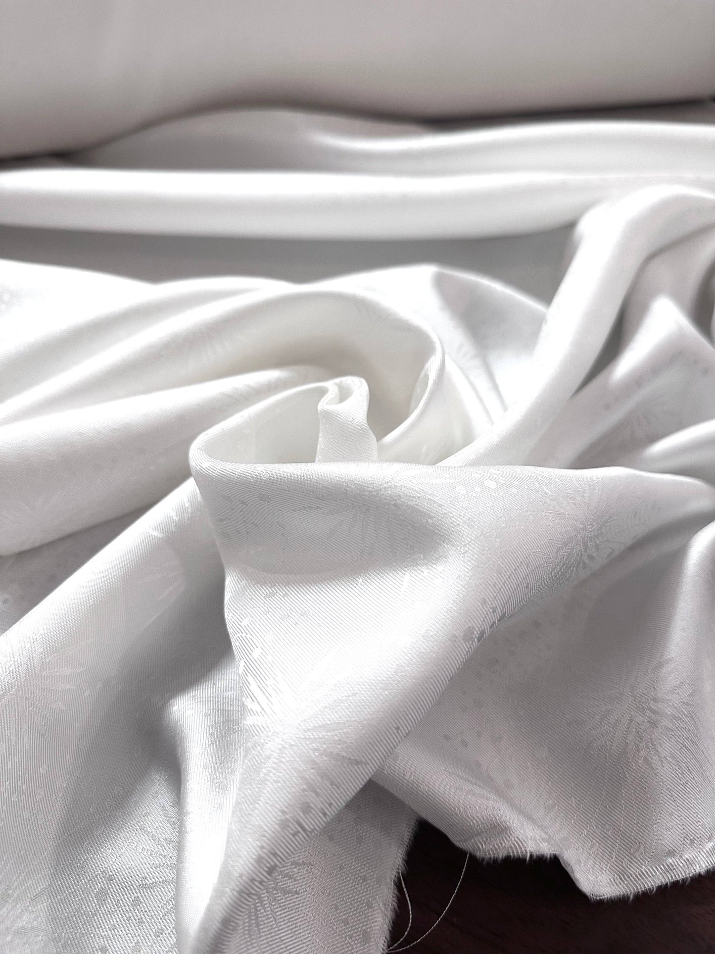 SELENE: jacquard de soie sur twill