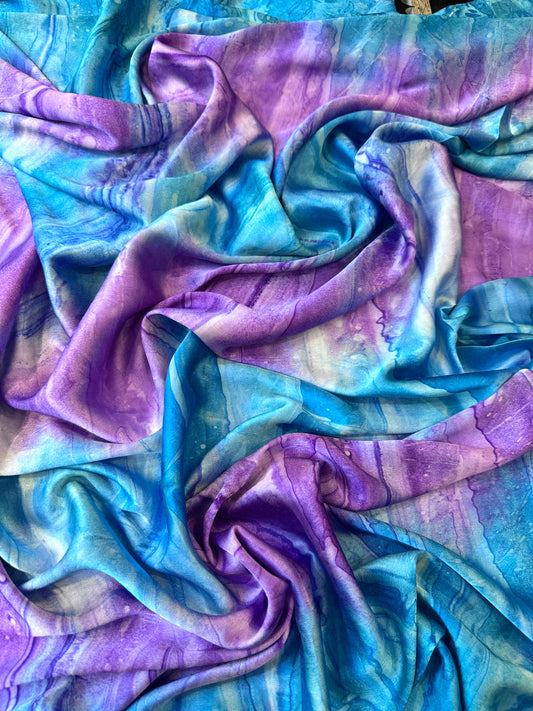 ABY: Satin imprimé "étreinte minérale" bleu & violet