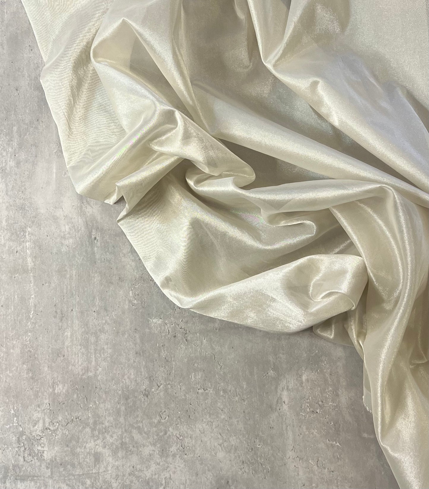 NICOLE: Organza de soie champagne irisé