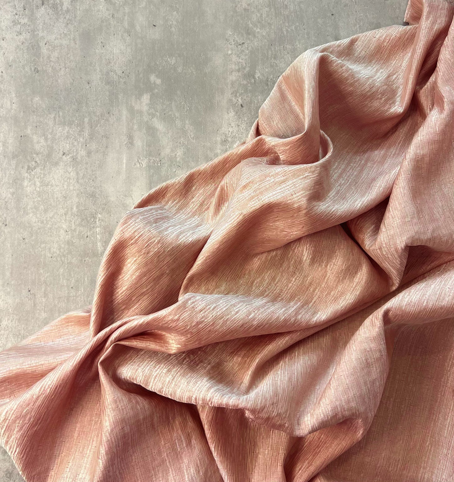 EUGENIA: Tissu effet plissé rose claire