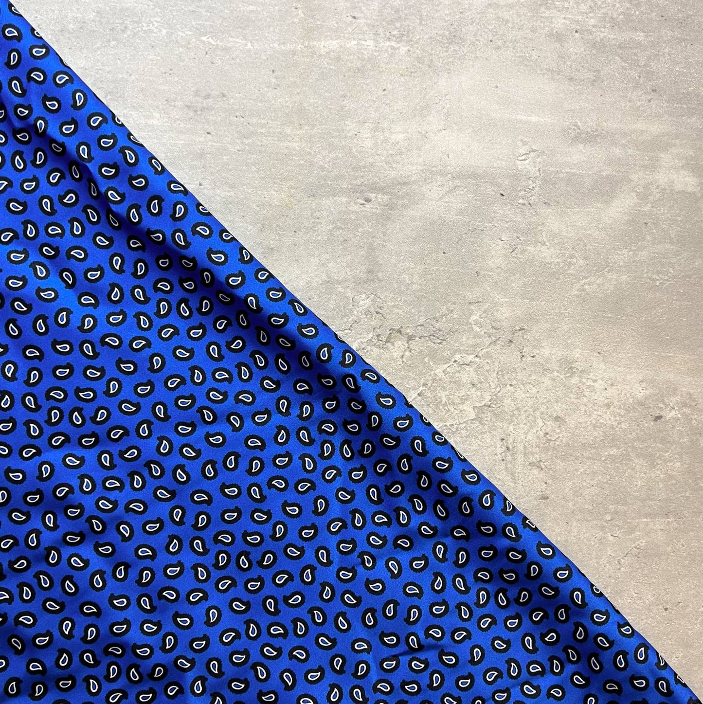 GOCCIA BLU: Vibrant royal blue viscose satin