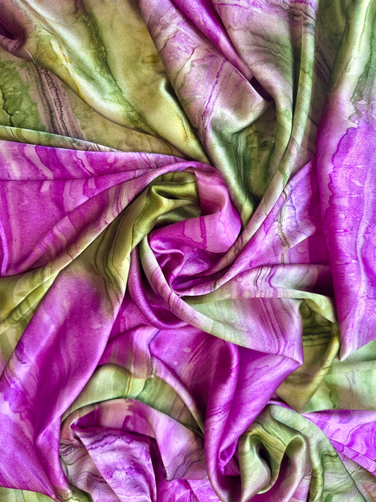 ABY: Satin imprimé "étreinte minérale" vert olive & violine