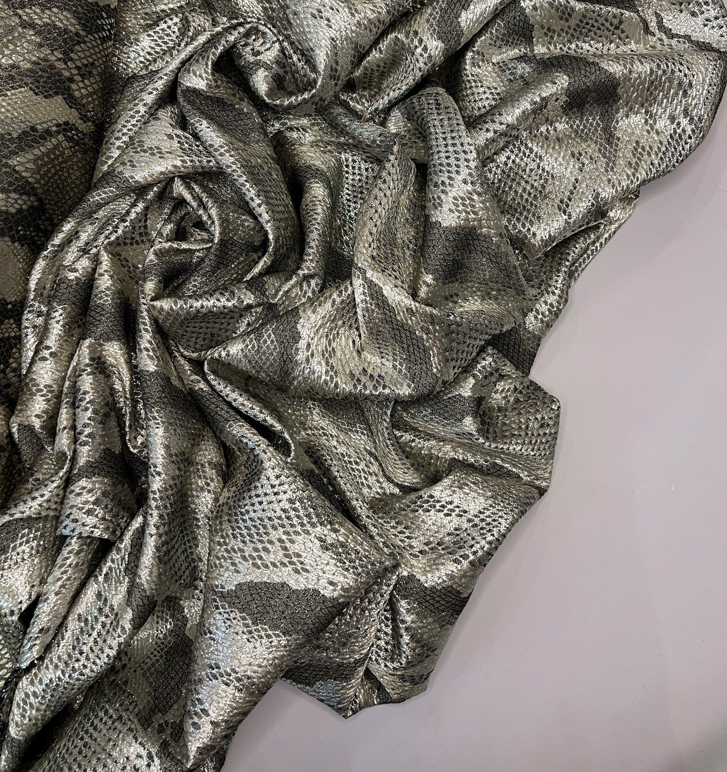 CREA: Brocard croco lurex argenté