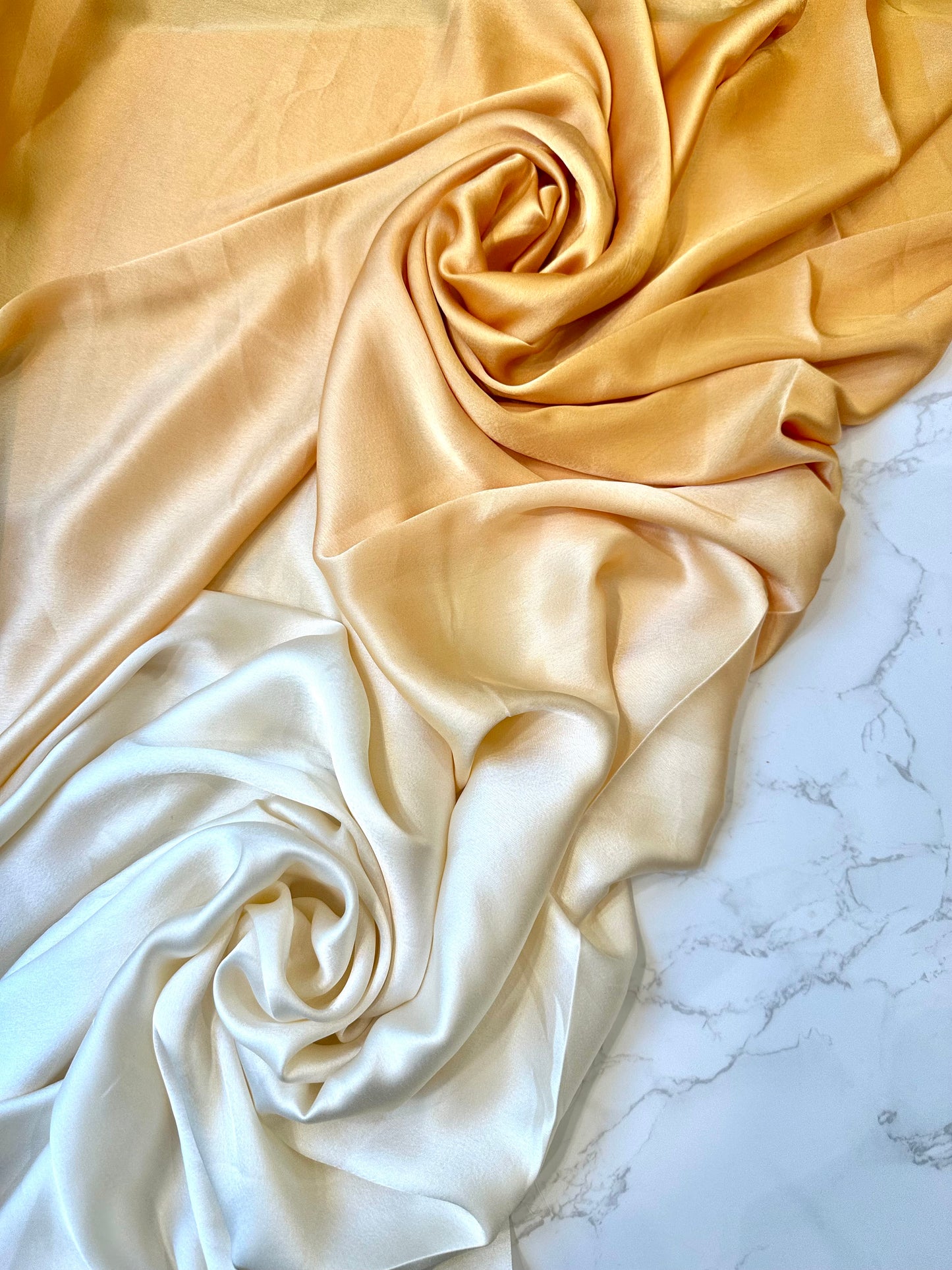 AIKO: Satin dégradé effet lavé nuance orange royal - champagne