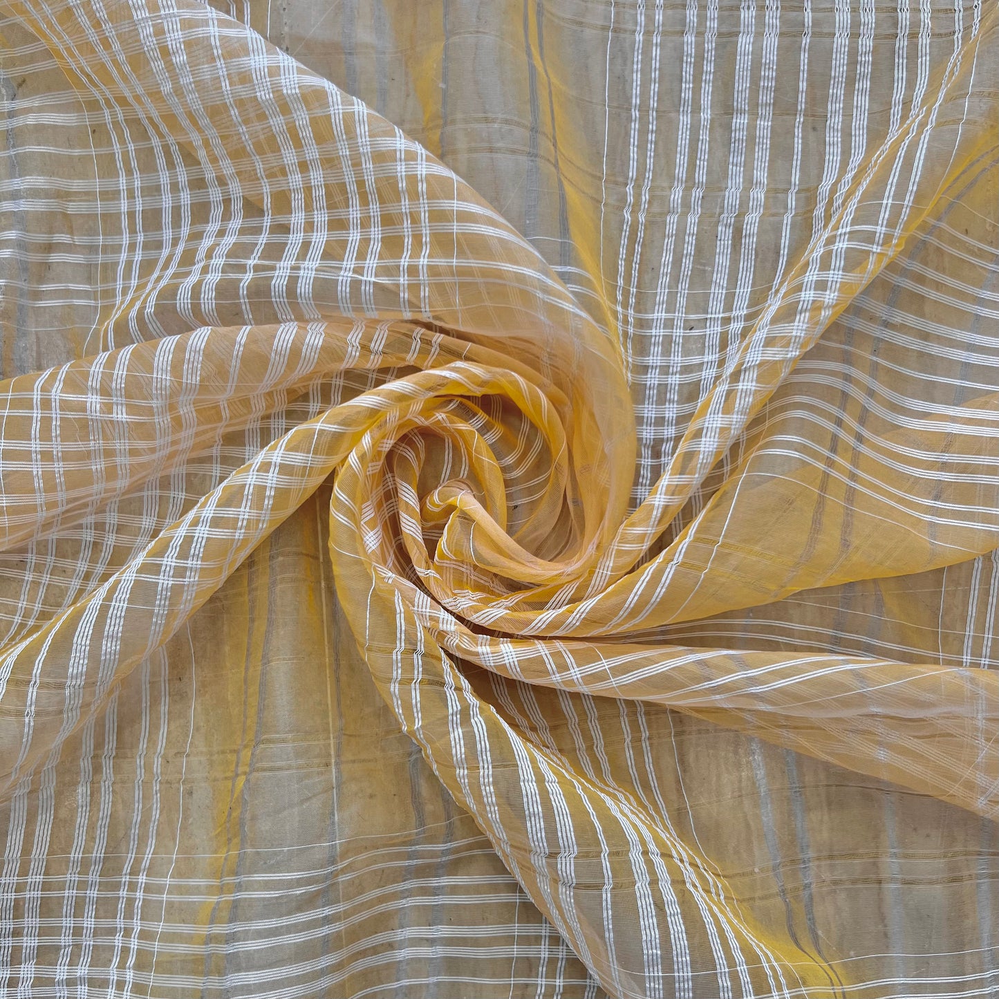 ÉMILE: Organza soie Vintage changeant couleur abricot et carreaux blancs