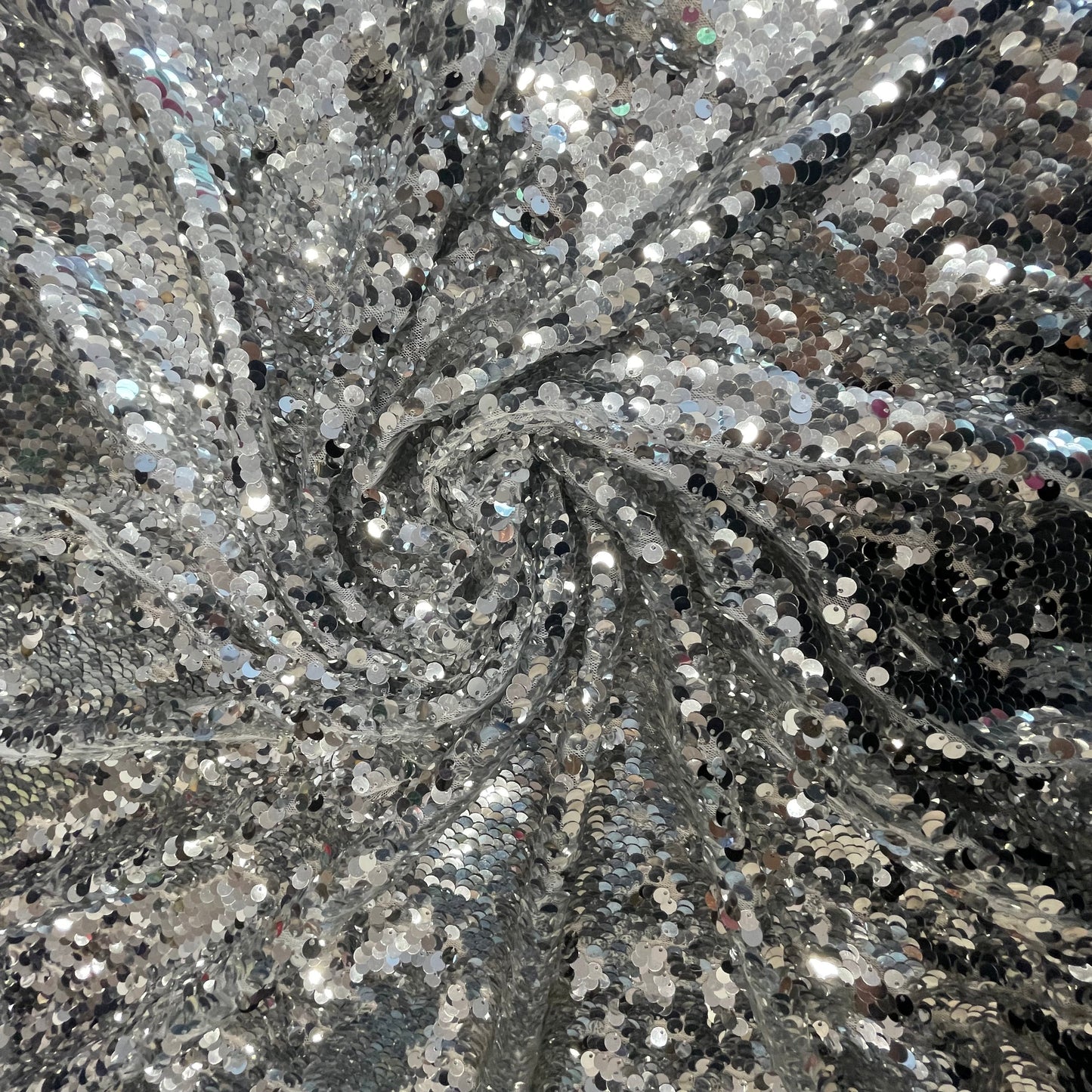 SERENA: Sequin sur tulle brodé, uni et scintillant