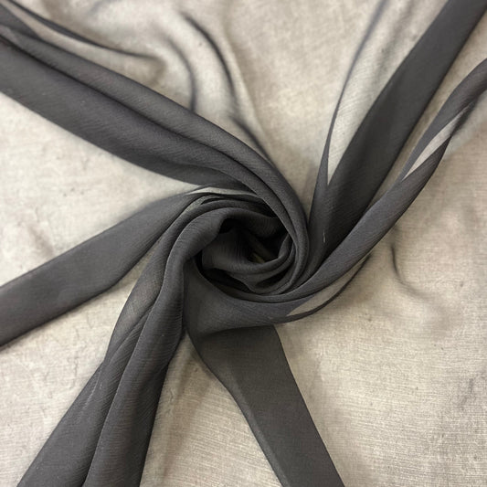 Tissu mousseline noire Tiss'ART Chiara, léger et fluide, pour créations couture ou accessoires.