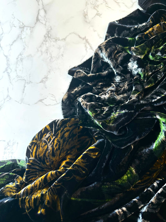 CHIYA: Velour français de soie inspiration florale - noir, vert, jaune & gris