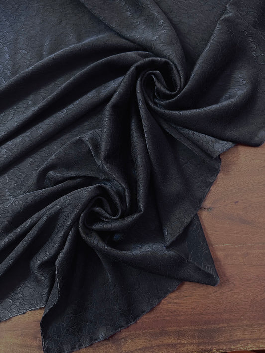 SAPHIRA: Soie jacquard damassée bleu nuit