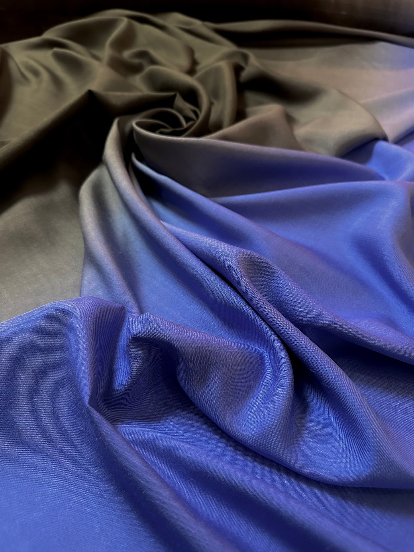 ABIBO: Soie sauvage dégradée bleu et noir