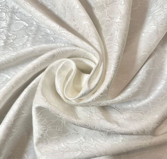 LIO: Soie lumière d’ivoire