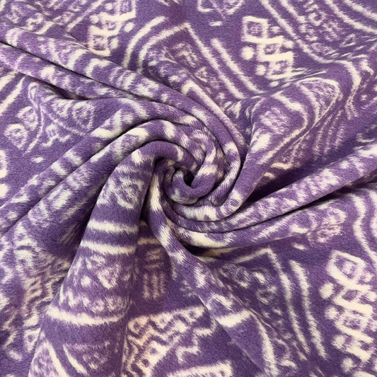Tissu jacquard en laine bouillie de la marque Tiss'ART, texture riche et motifs complexes visible sur le tissu.