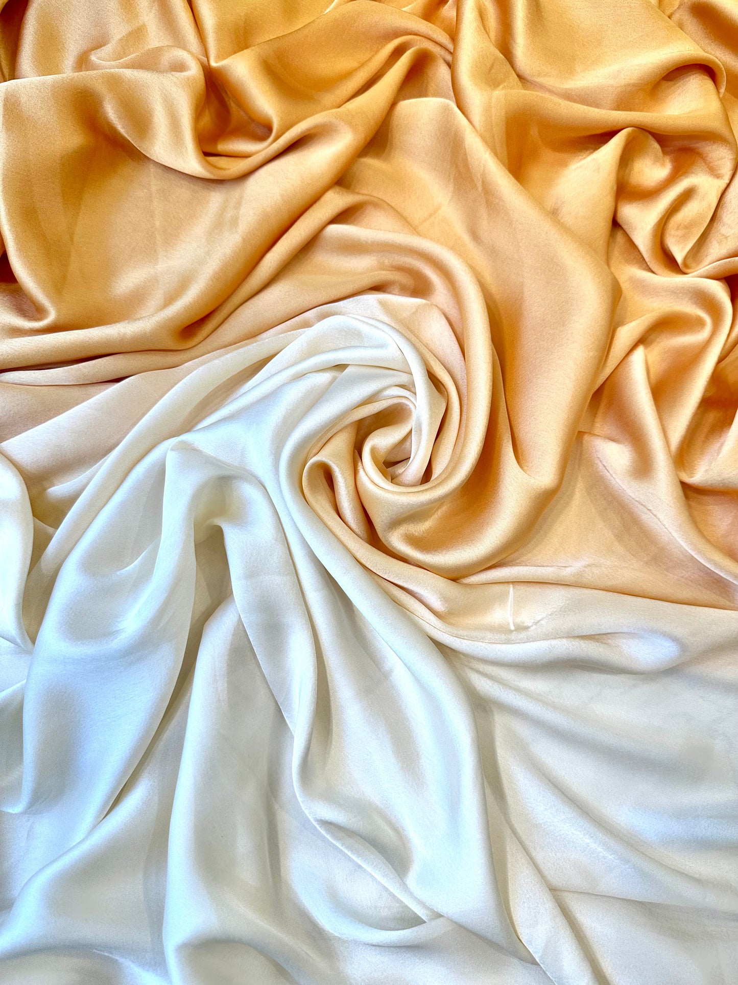 AIKO: Satin dégradé effet lavé nuance orange royal - champagne