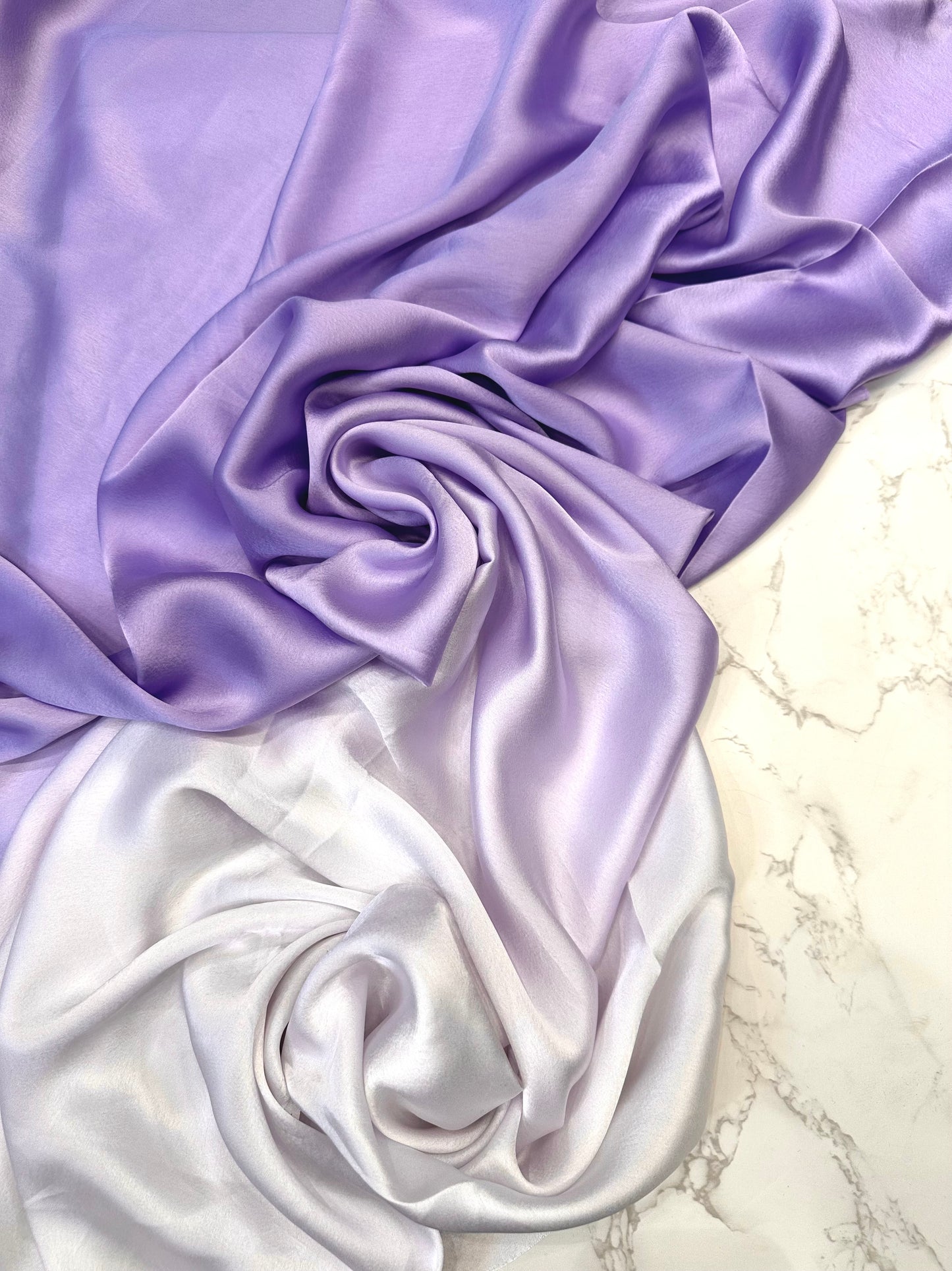 AIKO: Satin dégradé effet lavé nuance lila-écrue