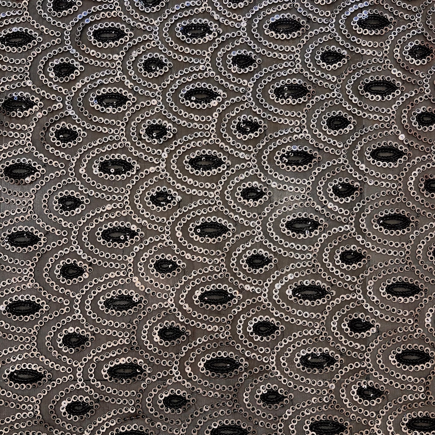 PHÈDRE: Sequin brodé sur tulle motif circulaire - Tiss'ART