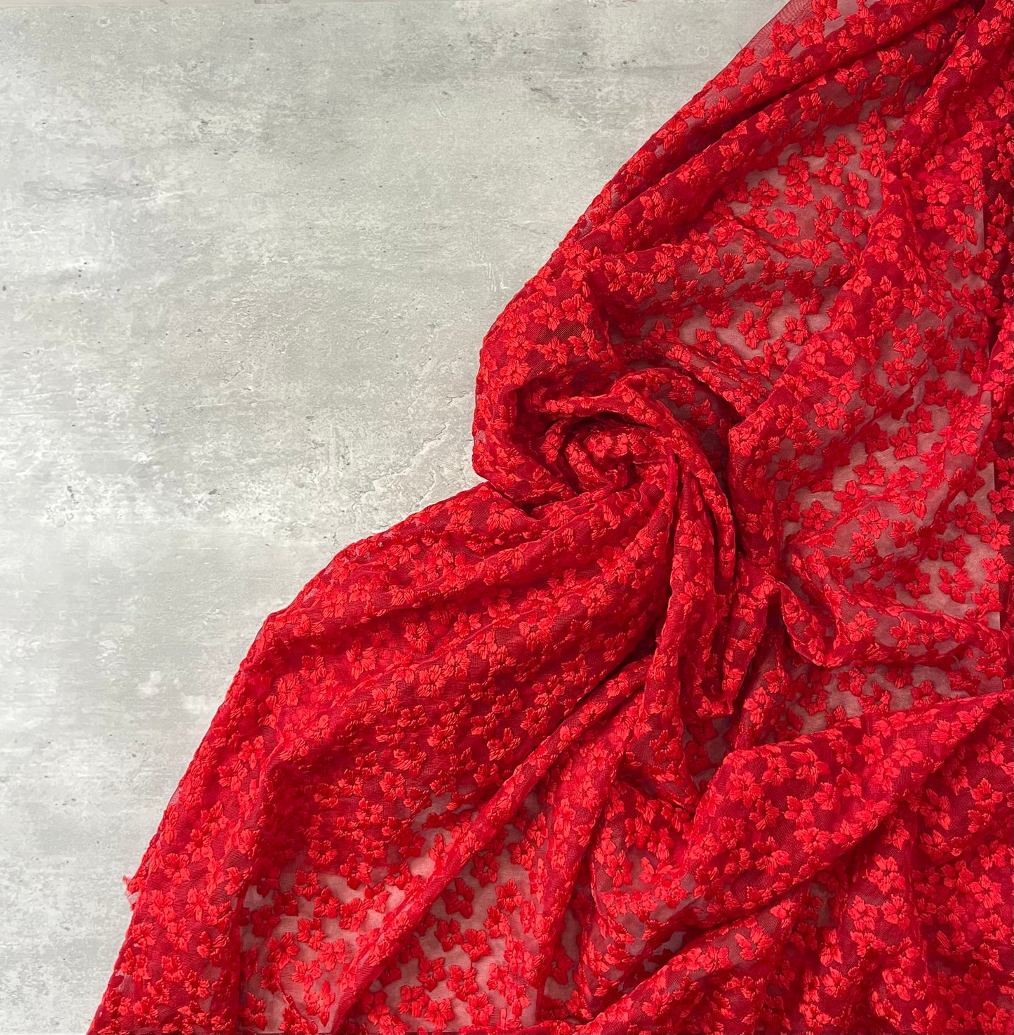 NATURA : Tulle brodée à fleurs Rouge