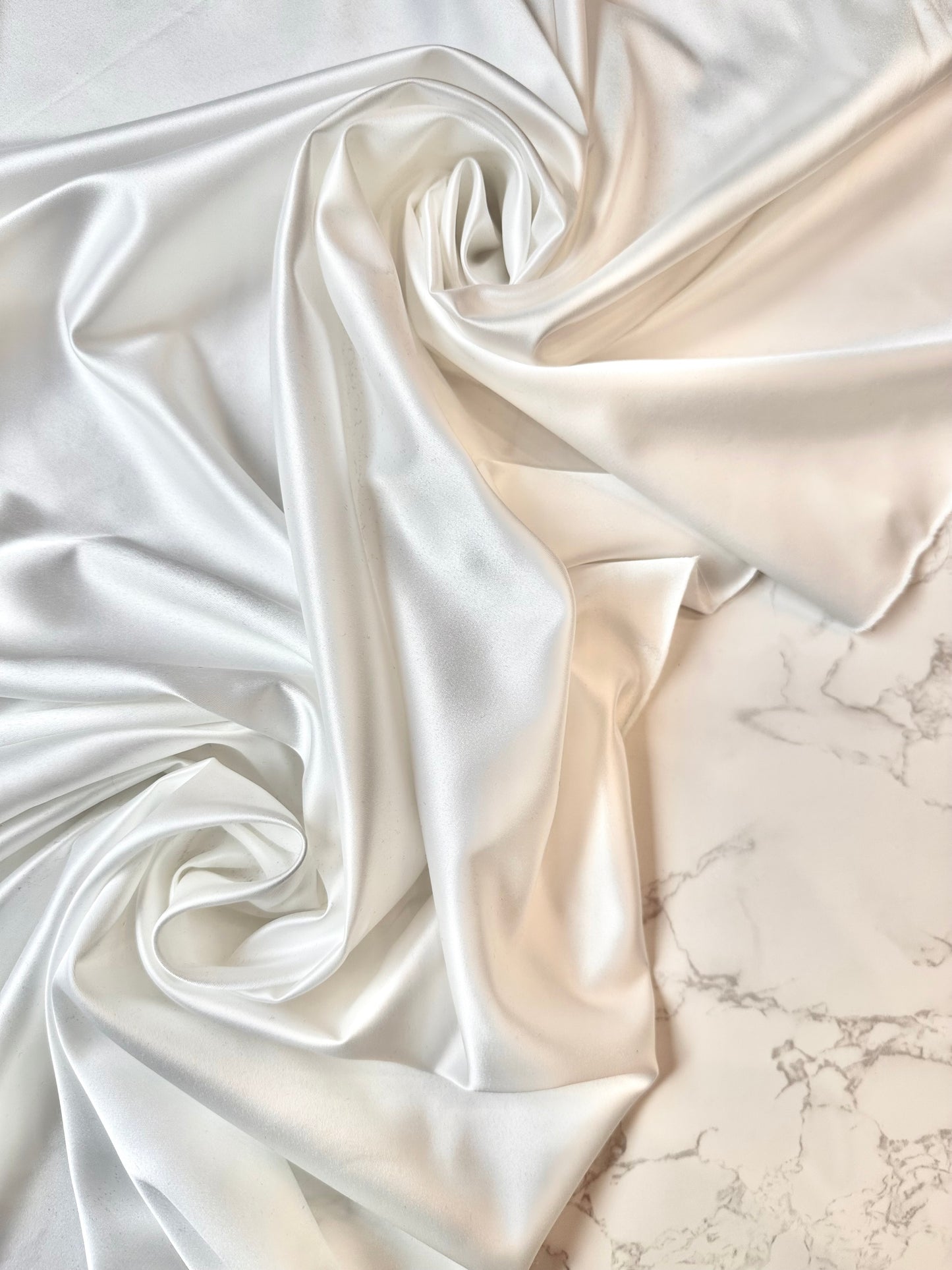 WHIST: Satin de polyester blanc écrue strech