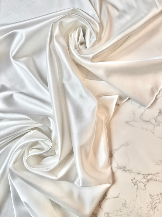 WHIST: Satin de polyester blanc écrue strech