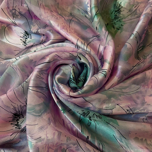 Écharpe en satin imprimé soie Tiss'ART Emmy avec motif élégant, douceur et finition raffinée visible sur l'image.