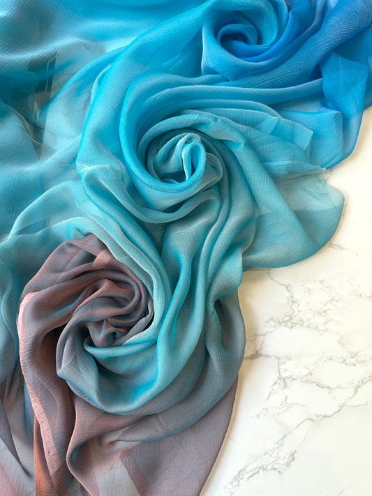 BENINO: Mousseline de soie française lisse changeante - bleu turquoise/vieux rose
