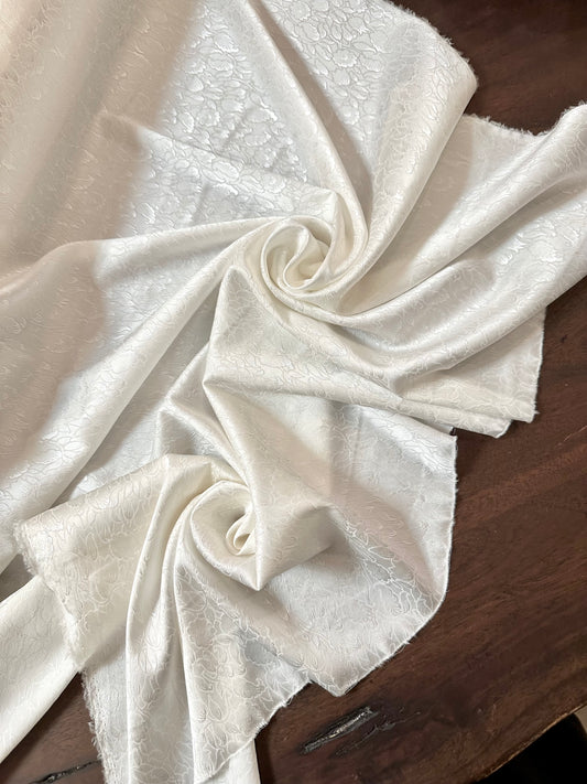 LIO: Soie lumière d’ivoire