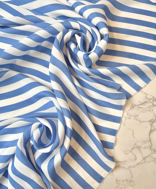 MATILDE: Crêpe de Chine en soie - rayures bleu ciel & blanc