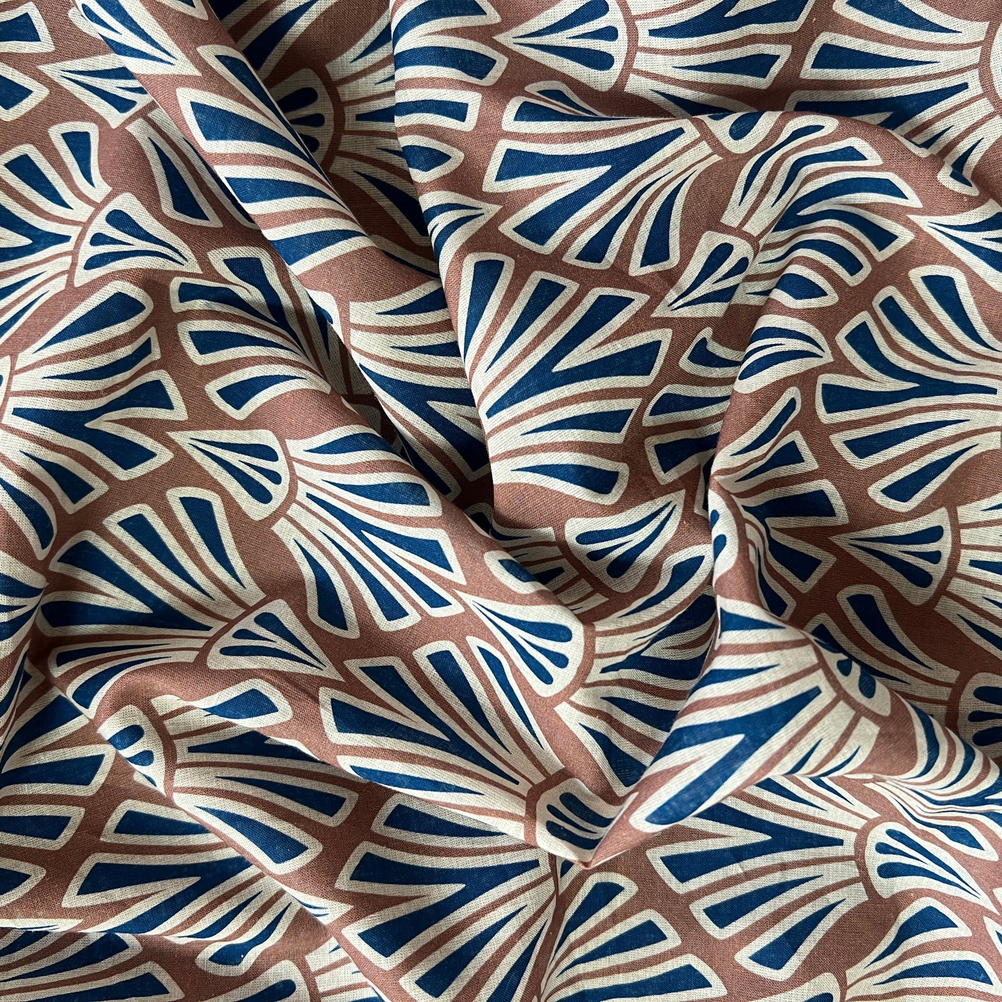 AGLAÉ: Cotton poplin with a geometric floral print
