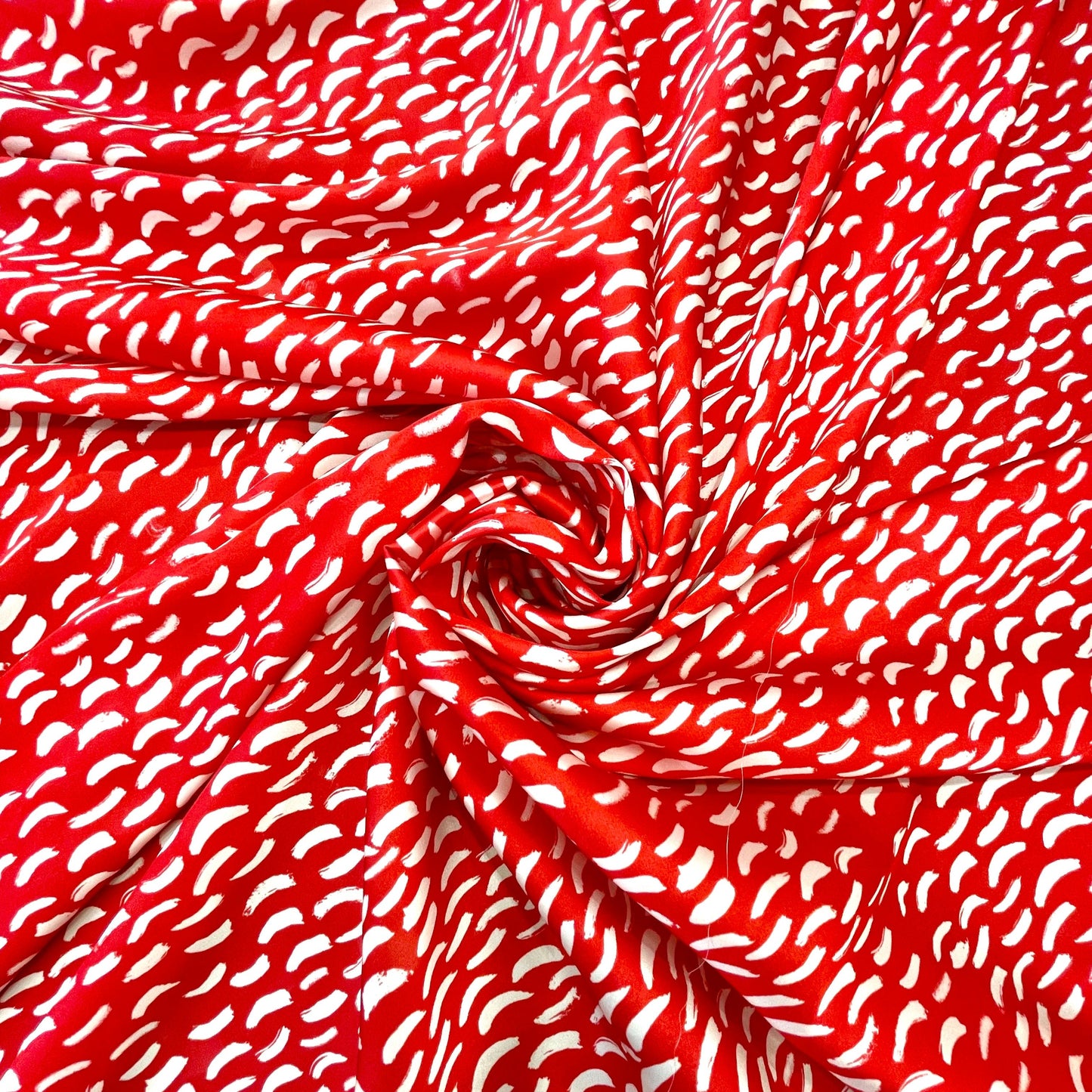 HAIRY: Satin imprimé fond rouge à petit motif blanc
