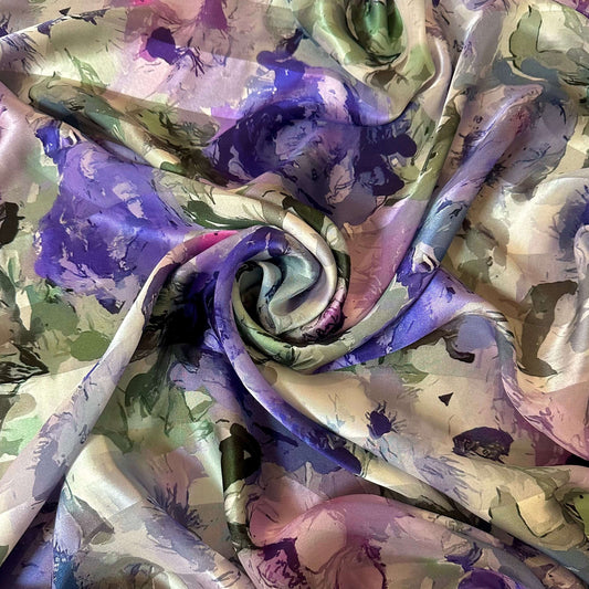 Bande satin imprimé soie LÉA de Tiss'ART, en tissu élégant avec motif floral, finition lisse et brillante, vue de face.