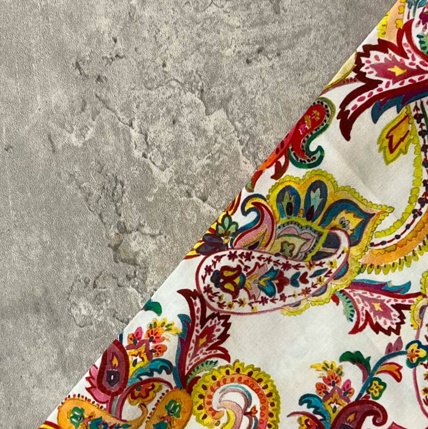 NIDO: Viscose imprimé motifs cachemire multicolores