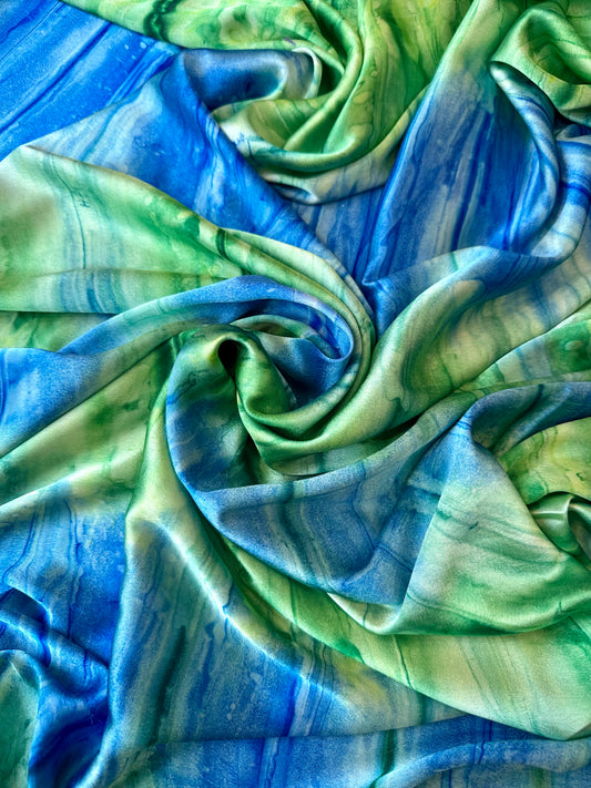 ABY: Satin imprimé "étreinte minérale" vert & bleu