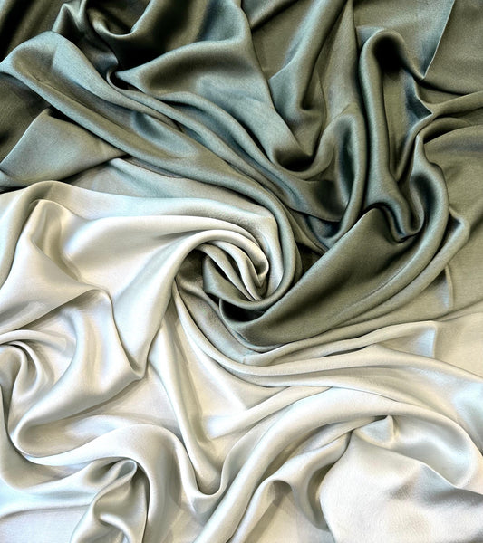 AIKO: Satin dégradé effet lavé nuance kaki-vert bardane