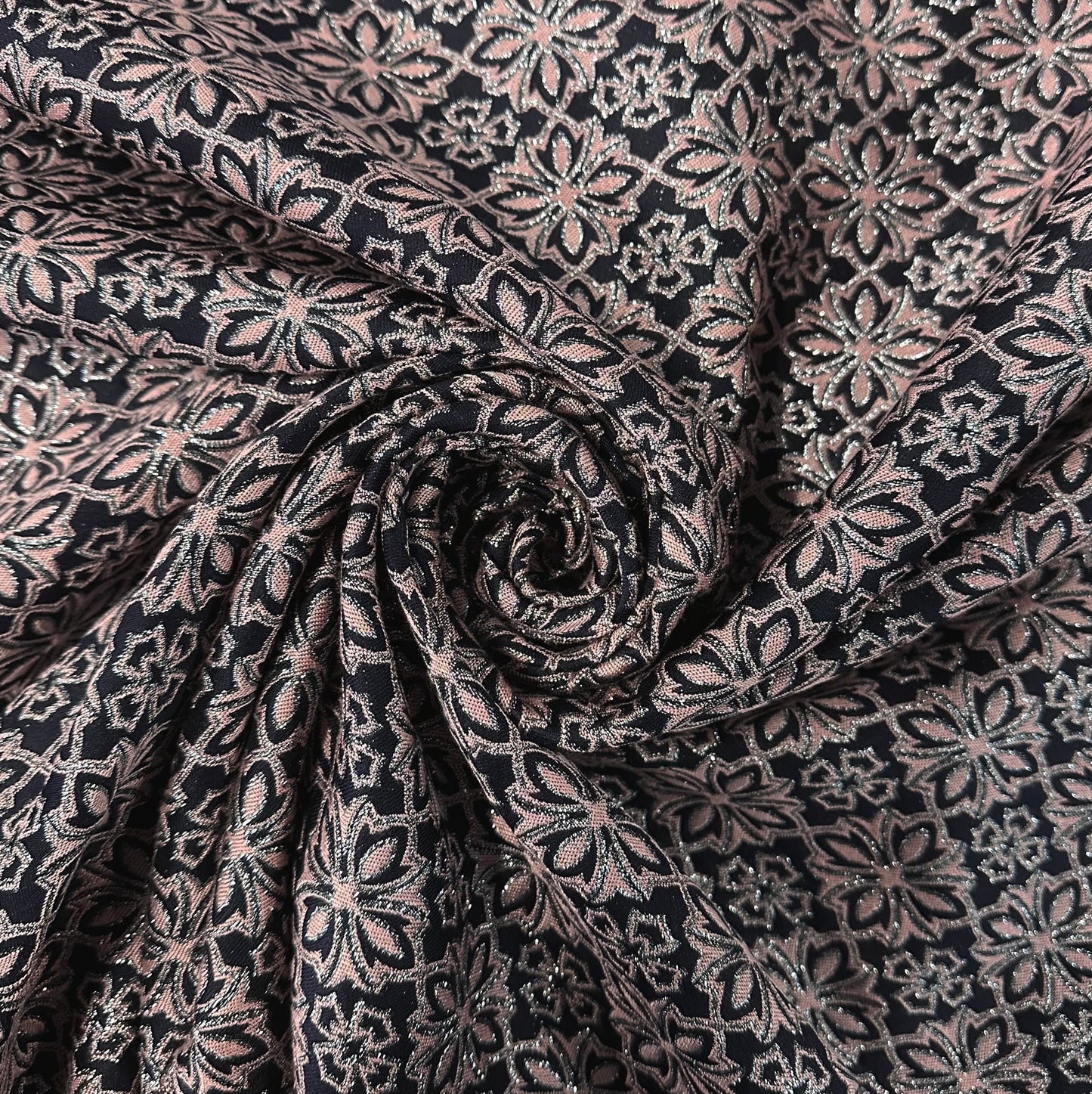 PETRYS : Brocard couture structuré à motif floral