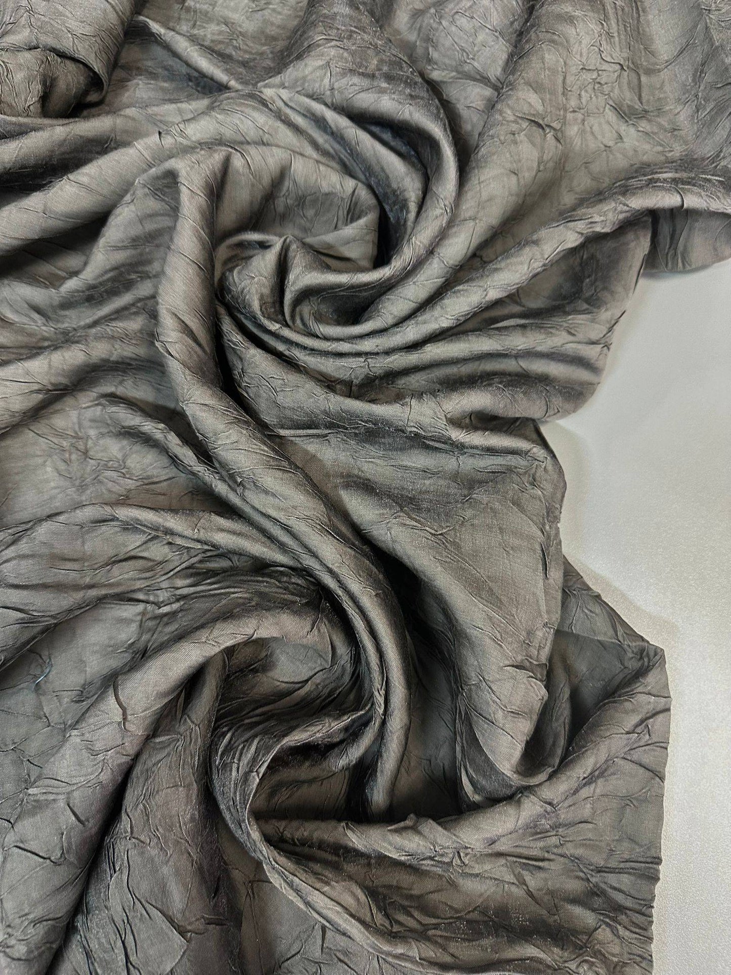 Tissu froissé finition marbré