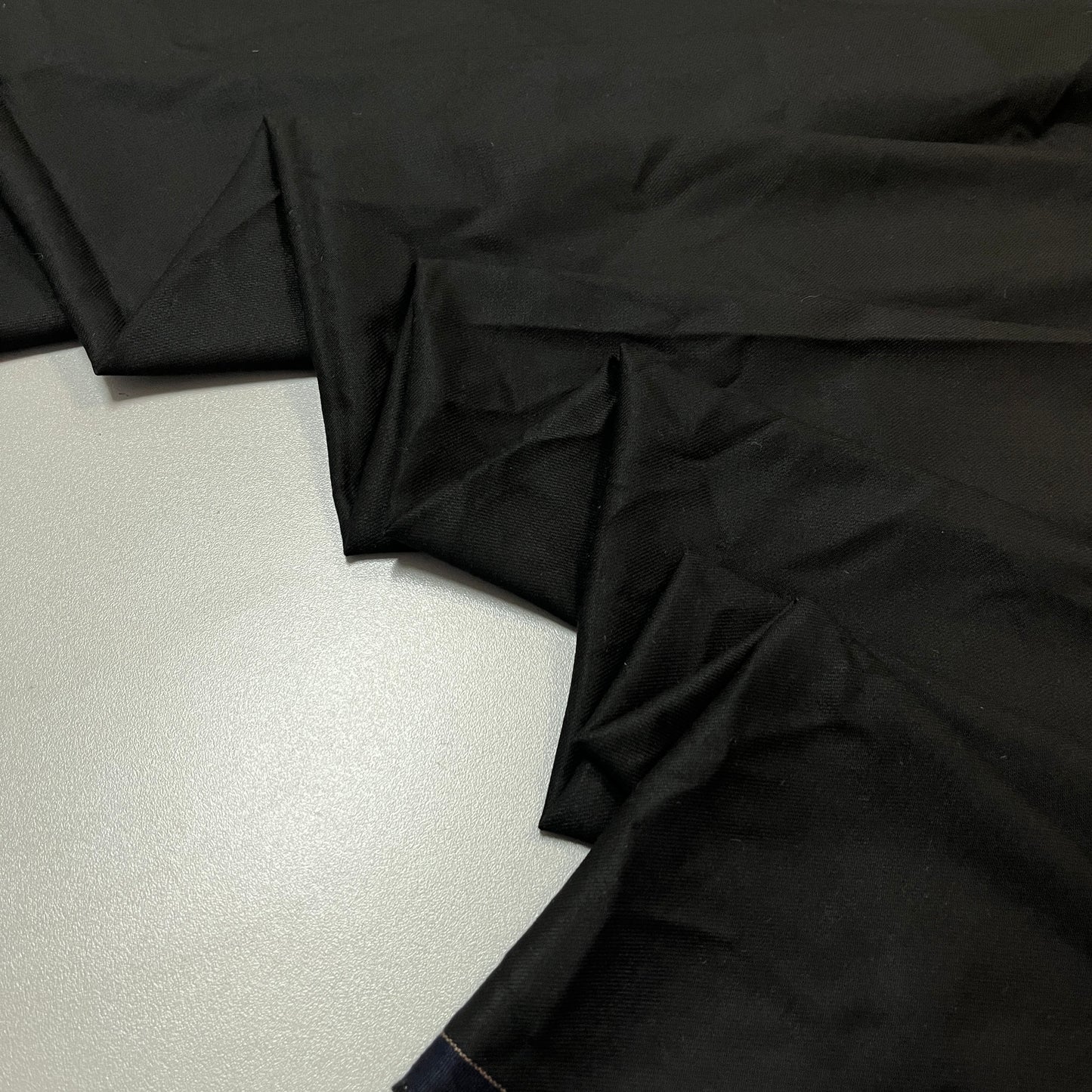 COUPON : NOIR ÉLÉGANCE Coton sergé : 1.35m