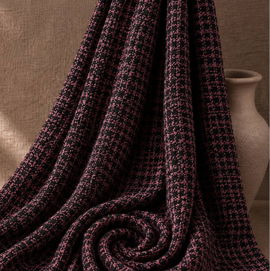 ROSARIA: Tweed motif pied-de-poule revisité, rose bonbon sur fond noir
