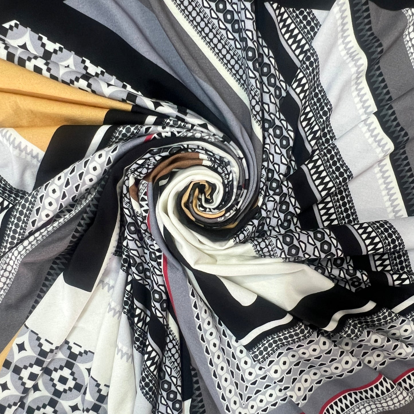 YELENA : Maille motif géométrique