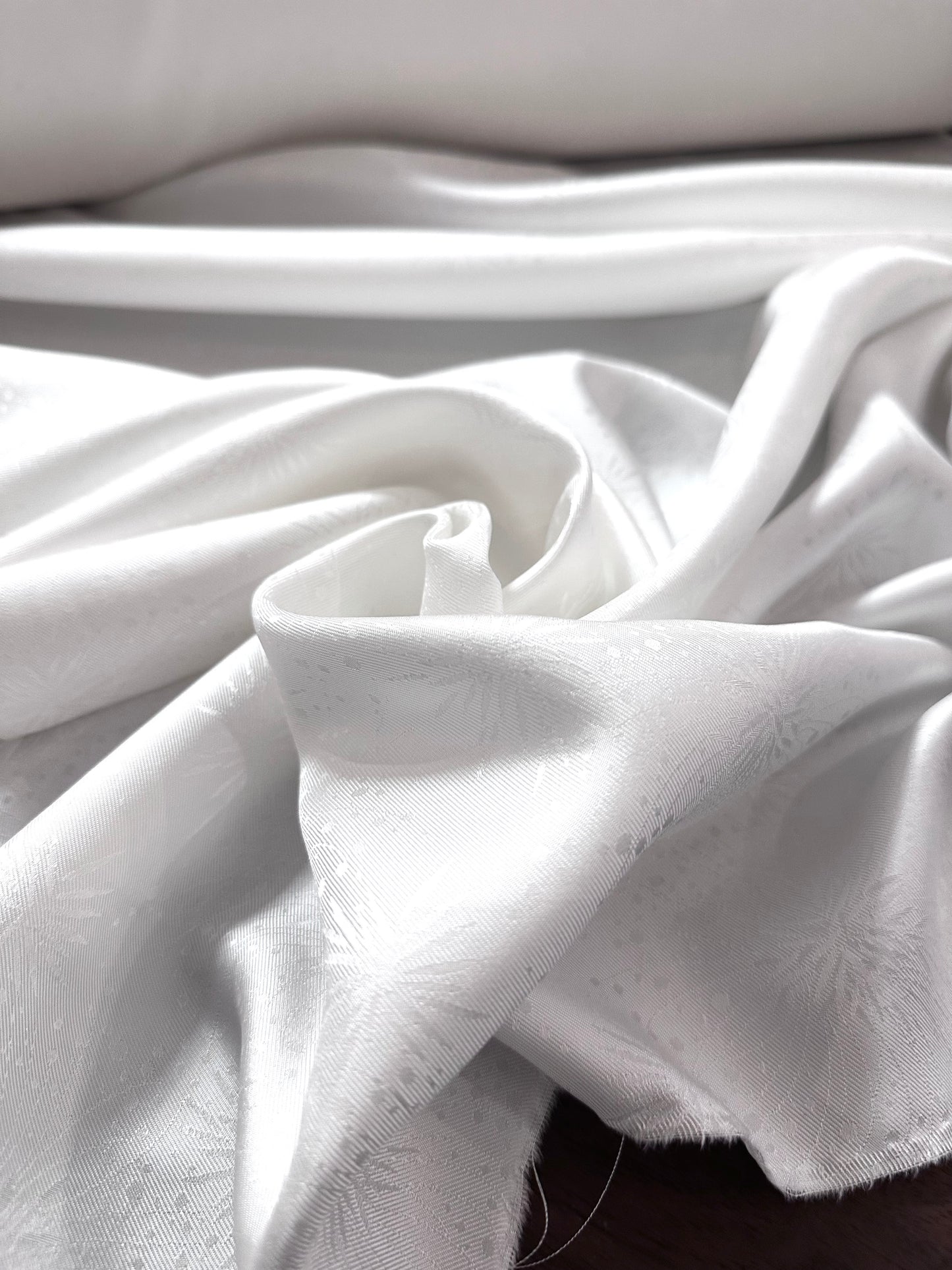 SELENE: jacquard de soie sur twill