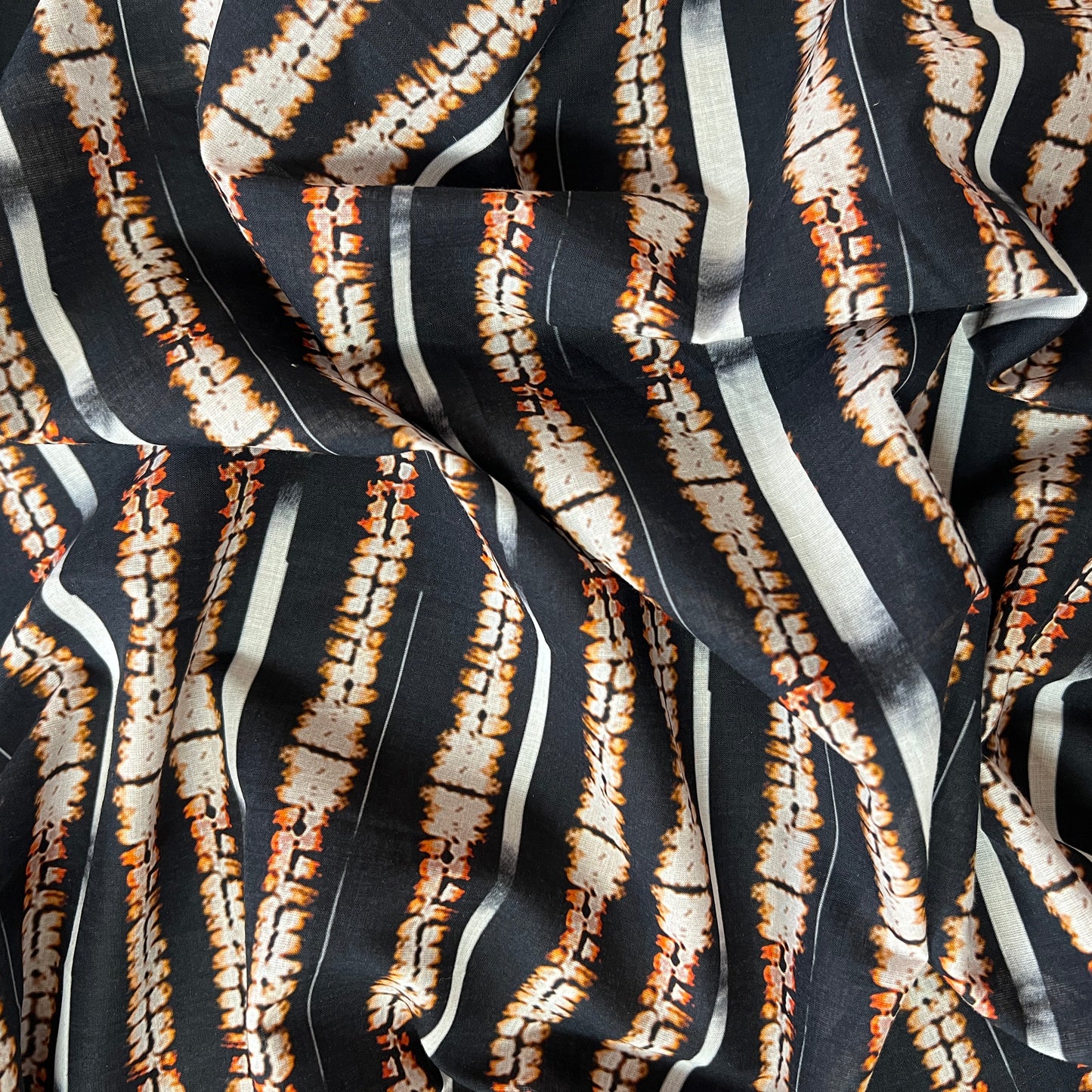 AGLAÉ: cotton poplin printed with Ikat stripes