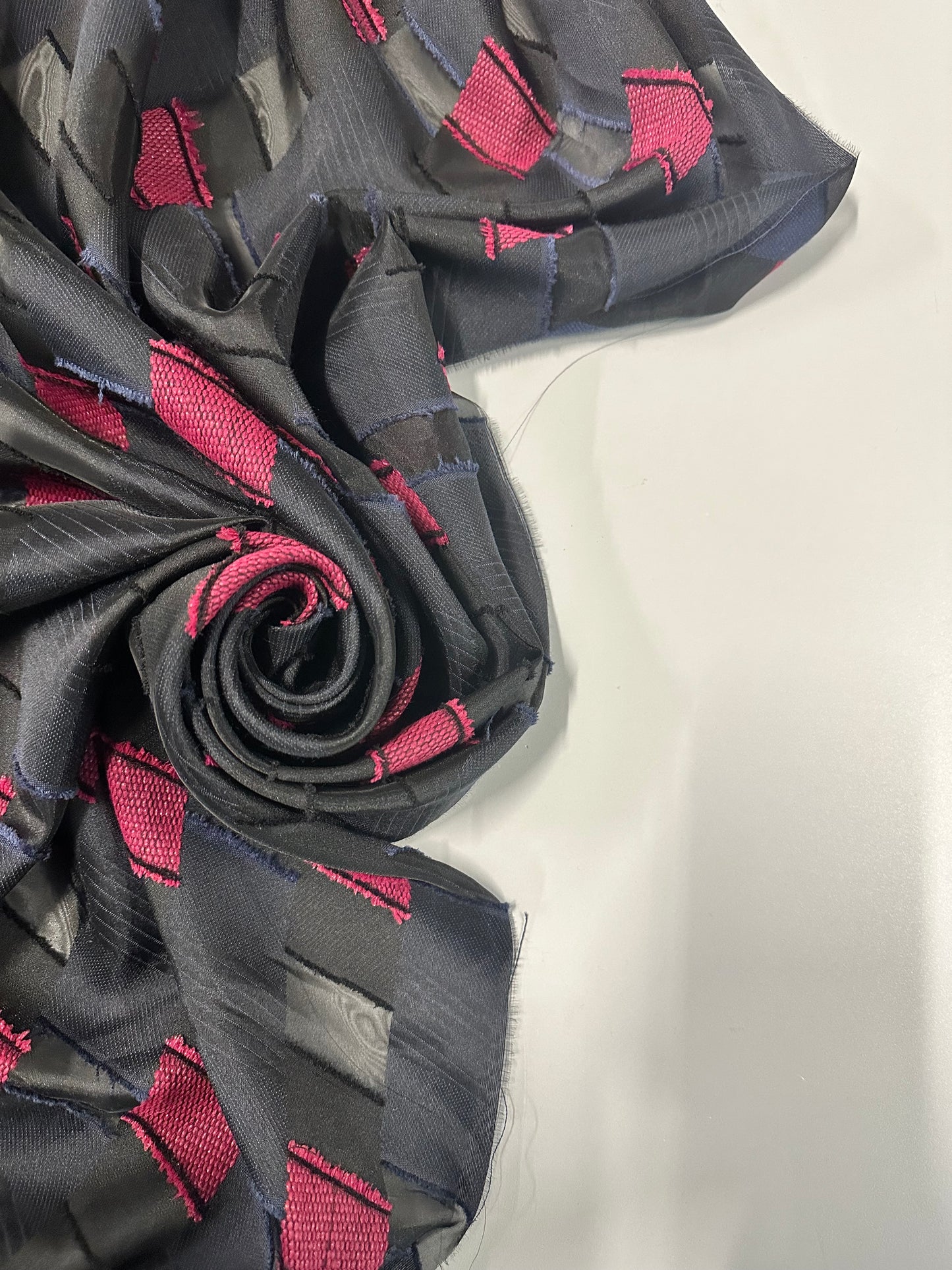 PRISMA: Geometric jacquard on an organza base