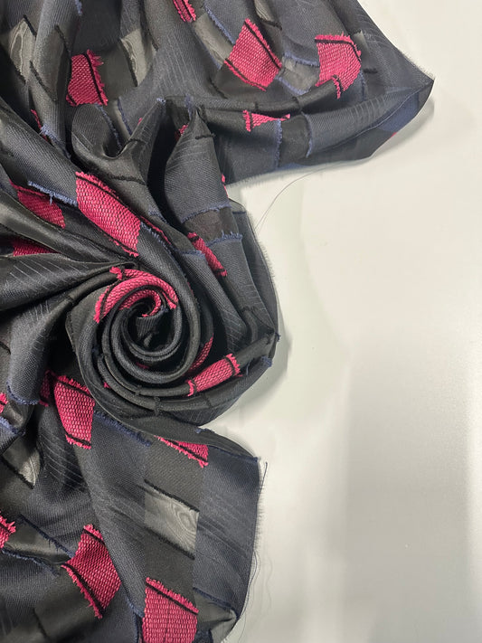 PRISMA : Jacquard géométrique sur base Organza