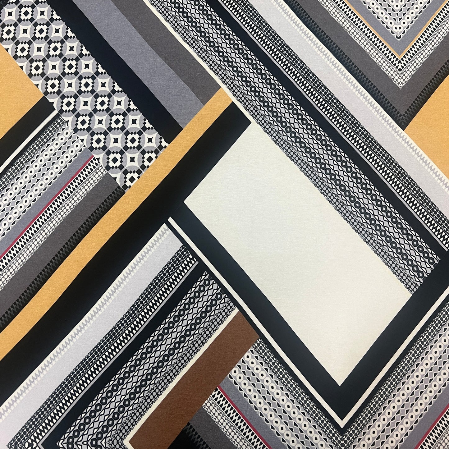 YELENA : Maille motif géométrique