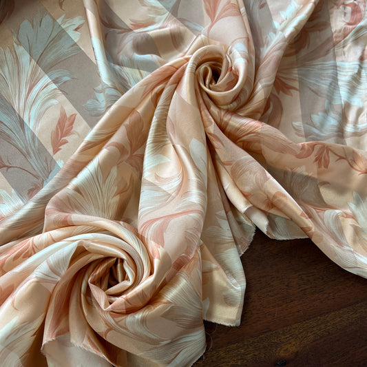 Zoe:bande satin à motifs fleurs de lis