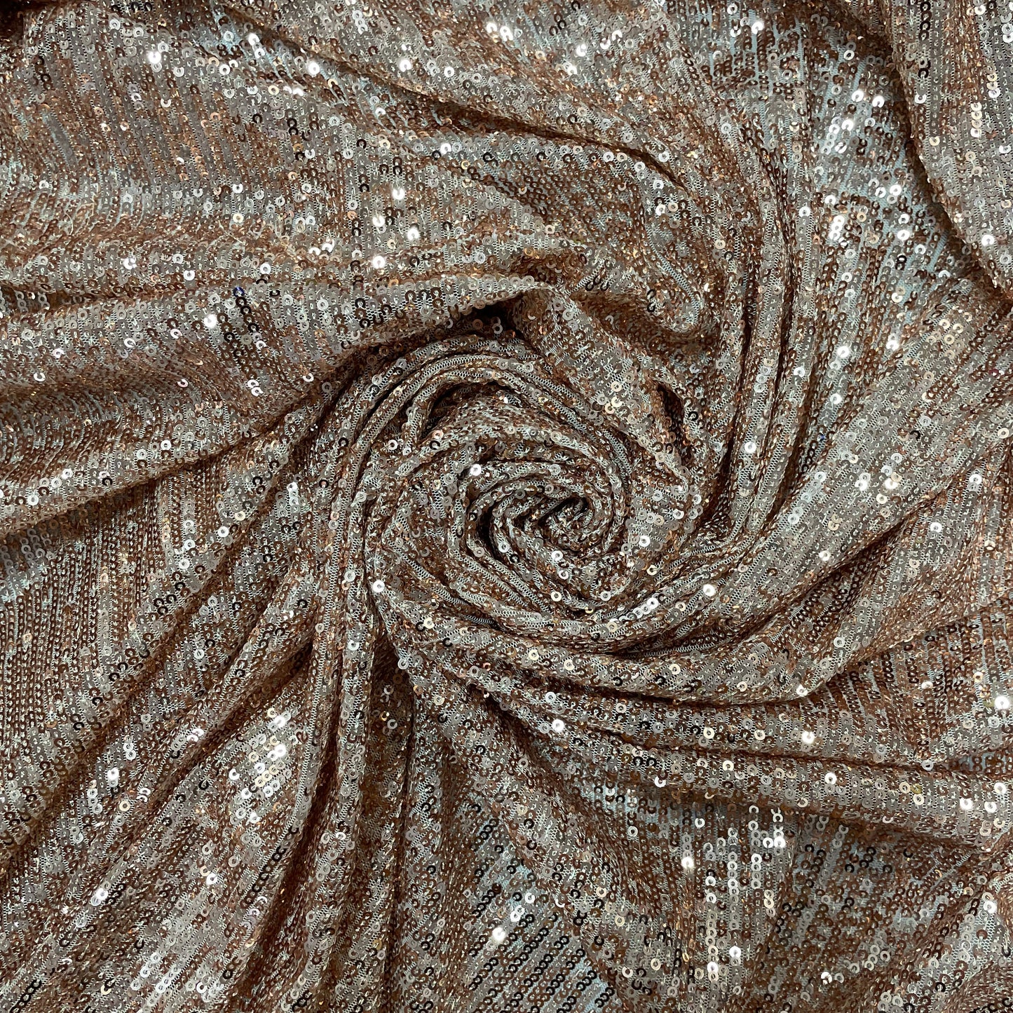 AYA: Sequin rose gold brodés sur tulle