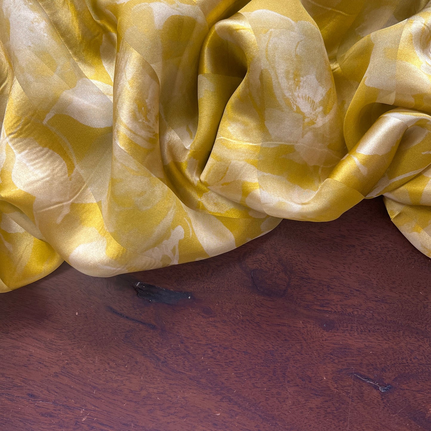 MARINE : Bande satin imprimé fleurs royal