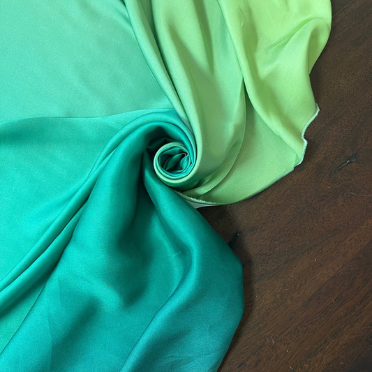 Maena : satin viscose dégradé vert