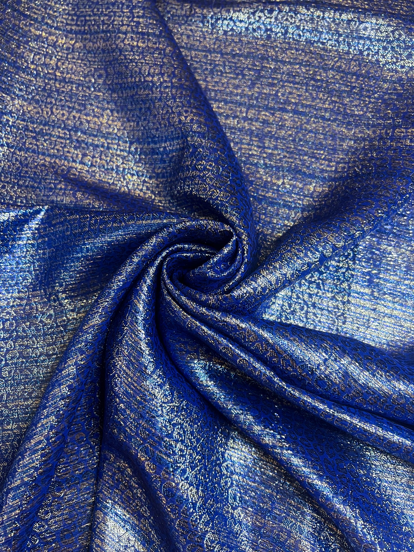 BLU NOTTURNO: Tissu bleu roi profond rehaussé de reflets métalliques